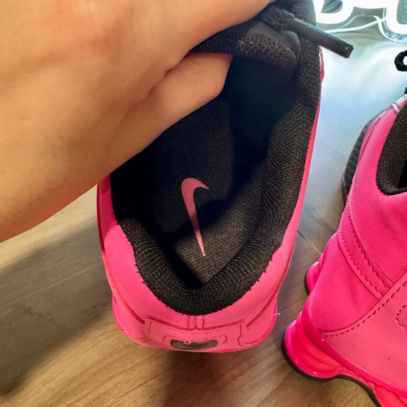 Women’s Nike Shox Black and Hot Pink Sneakers - Picture 7 of 7